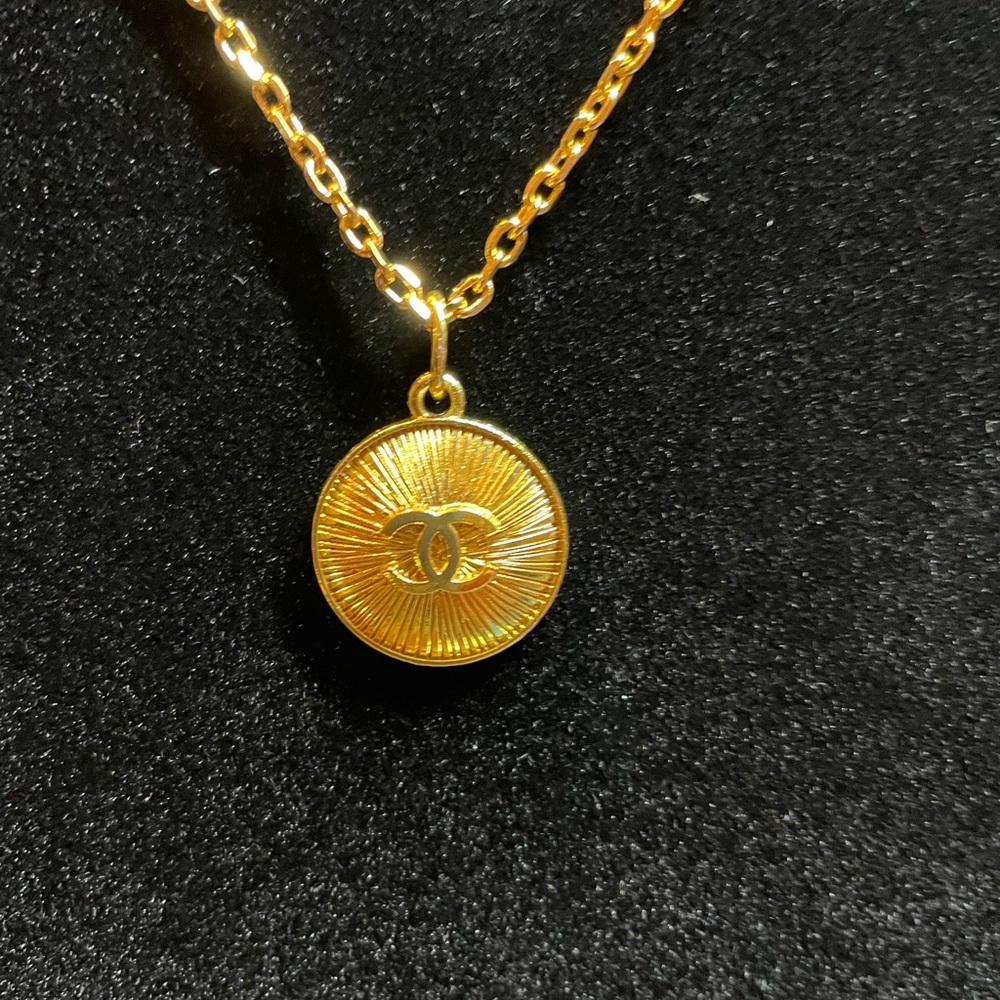 Authentic, exquisite CHANEL Necklace - Picture 6 of 11